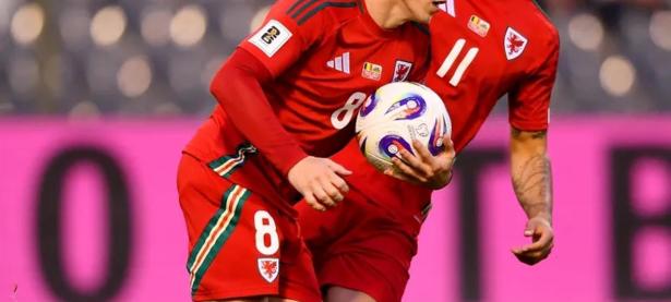 28圈官网- 德布劳内踢前锋 