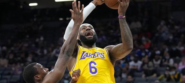 28圈-詹姆斯巅峰对决，费德勒与50激战公牛分钟，挺进下一轮胜负难料！的简单介绍