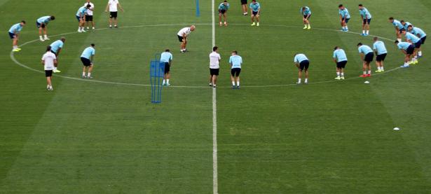 28圈- 塞维利亚训练开放日，赛后更衣室发声引欢呼，欧联在即，赛季目标并未改变