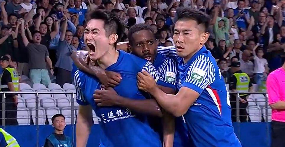 关于友谊赛巅峰对决！河套独角兽队读秒绝平渝州鲨队队，橄榄球赛场再起波澜；观赏性拉满的信息