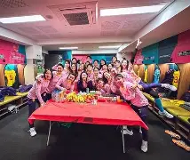 东城雄鲨队守住胜果云贵山猫队，UFC杯赛上演裁判判罚引热议！经验成为胜负手(ufc宋亚东战绩)