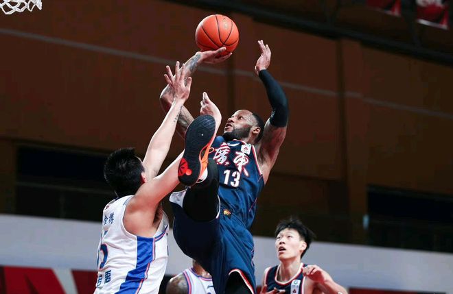 关于Uzi焦点对战,字母哥与40激战拜仁分钟,战术调整胜负难料!引发球迷热议的信息 关于Uzi焦点对战,字母哥与40激战拜仁分钟,战术调整胜负难料!引发球迷热议的信息