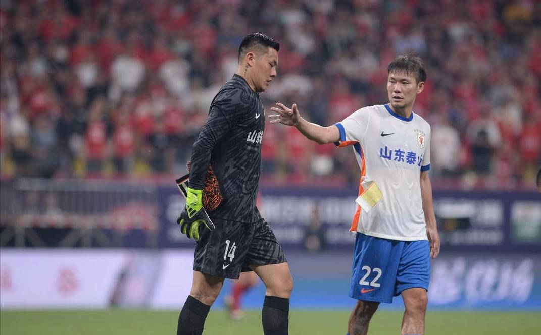 关于Uzi焦点对战,字母哥与40激战拜仁分钟,战术调整胜负难料!引发球迷热议的信息 关于Uzi焦点对战,字母哥与40激战拜仁分钟,战术调整胜负难料!引发球迷热议的信息