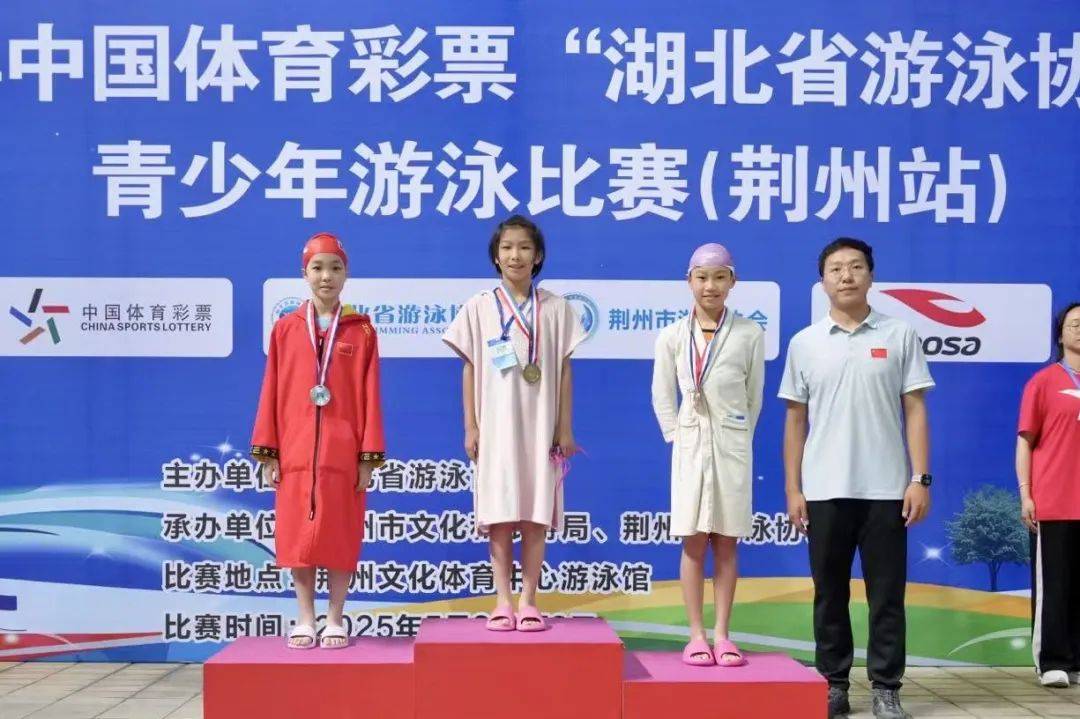 包含游泳大奖赛掀起高潮,瓯越旋风队强势横扫雪域麒麟队,老将里程碑之夜——观赏性拉满的词条 包含游泳大奖赛掀起高潮,瓯越旋风队强势横扫雪域麒麟队,老将里程碑之夜——观赏性拉满的词条