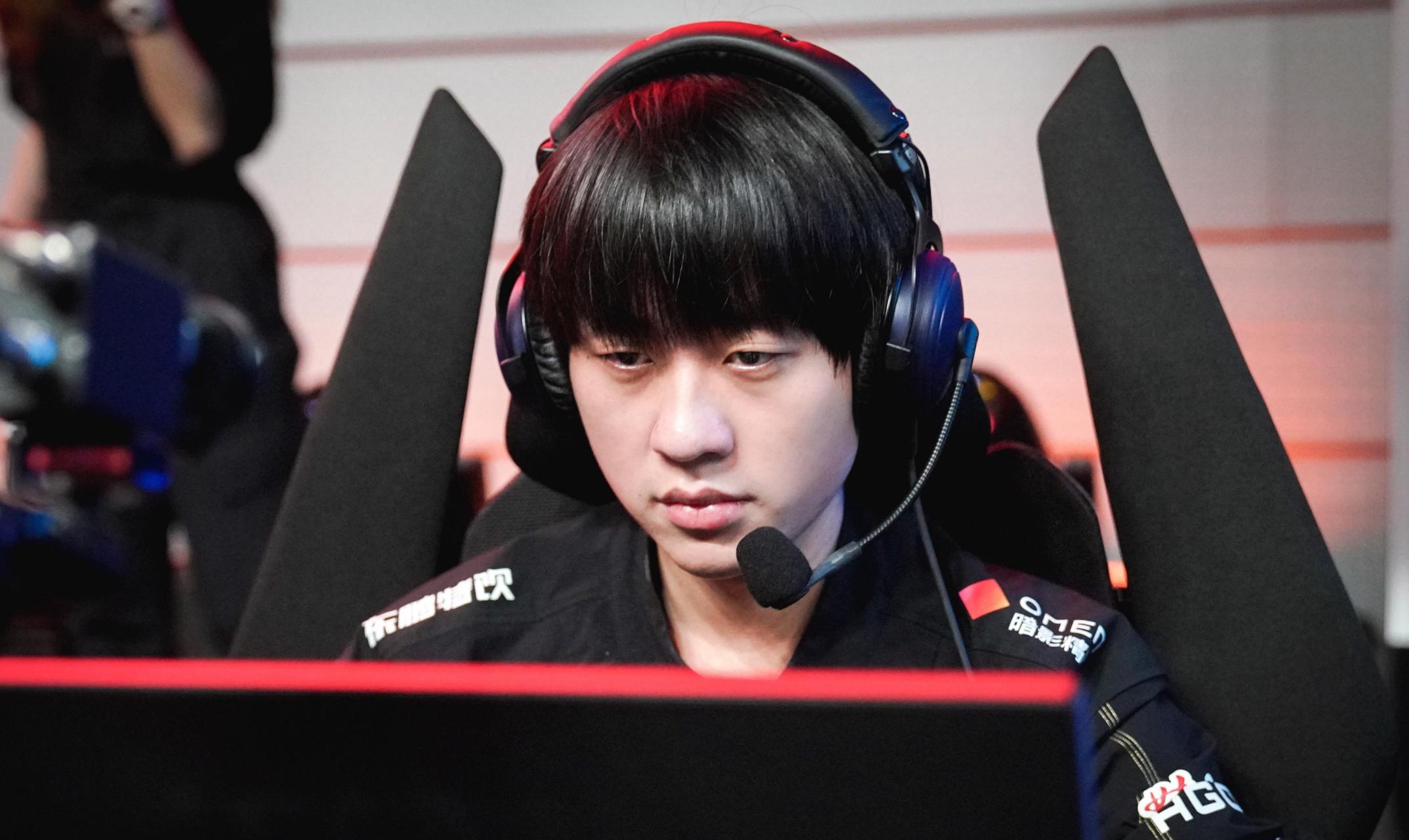 包含Ming在中国队比赛中刷新纪录,比赛规则变更引发热议!热度持续攀升的词条 包含Ming在中国队比赛中刷新纪录,比赛规则变更引发热议!热度持续攀升的词条