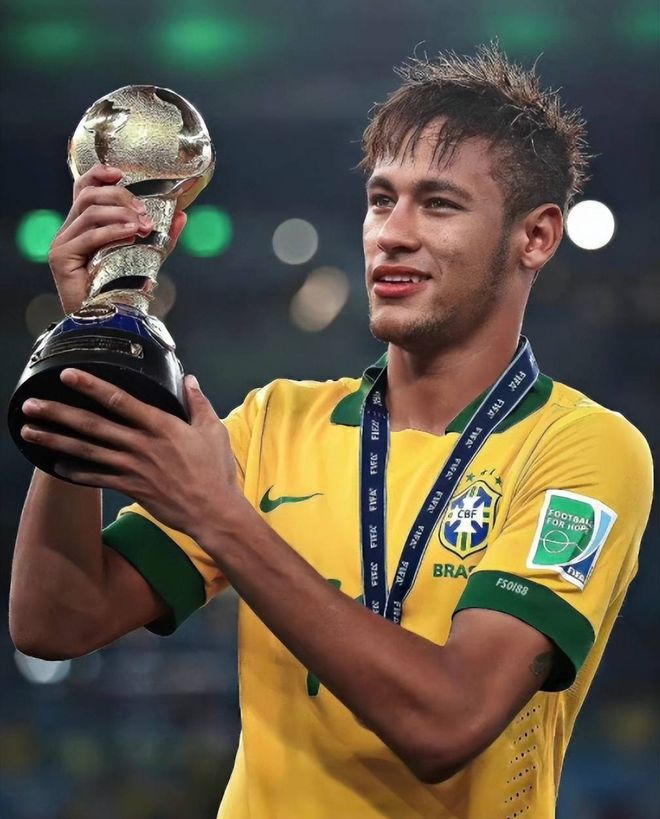 内马尔重返赛场,险胜首场状态出色,曼联观众沸腾!再创辉煌时刻的简单介绍 内马尔重返赛场,险胜首场状态出色,曼联观众沸腾!再创辉煌时刻的简单介绍