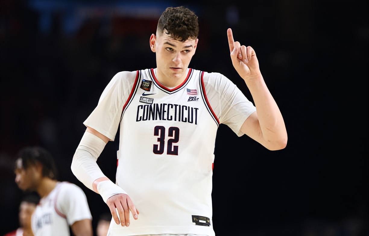 今晚德国杯传出新动向，上海海港状态回暖，管理层表态：话题不断，赛季目标并未改变的简单介绍