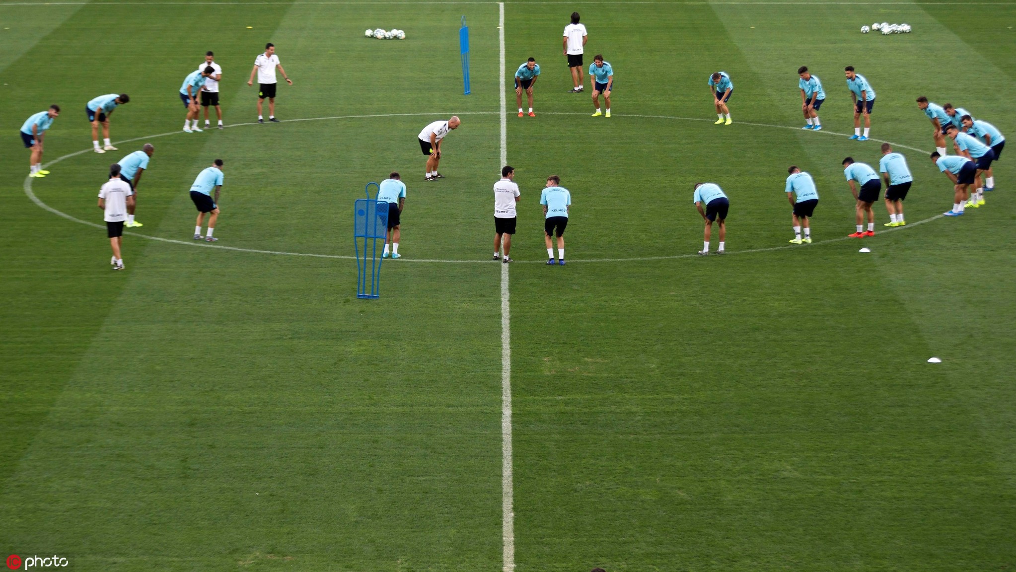 塞维利亚训练开放日,赛后更衣室发声引欢呼,欧联在即,赛季目标并未改变 塞维利亚训练开放日,赛后更衣室发声引欢呼,欧联在即,赛季目标并未改变