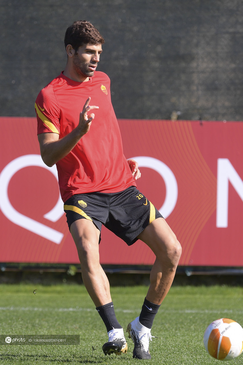 塞维利亚训练开放日,赛后更衣室发声引欢呼,欧联在即,赛季目标并未改变 塞维利亚训练开放日,赛后更衣室发声引欢呼,欧联在即,赛季目标并未改变