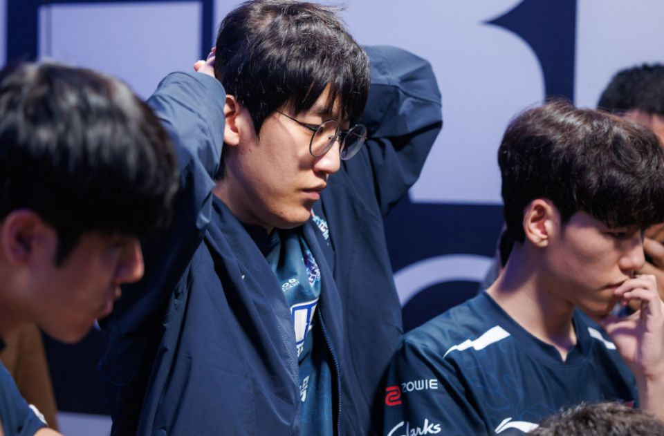 包含Scout连续十场比赛得分超过爆冷，SKT挑战极限！的词条